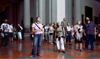 Thomas Struth, "Audience 3-Galleria dell'Accademia," Courtesy of the Marian Goodman Gallery.